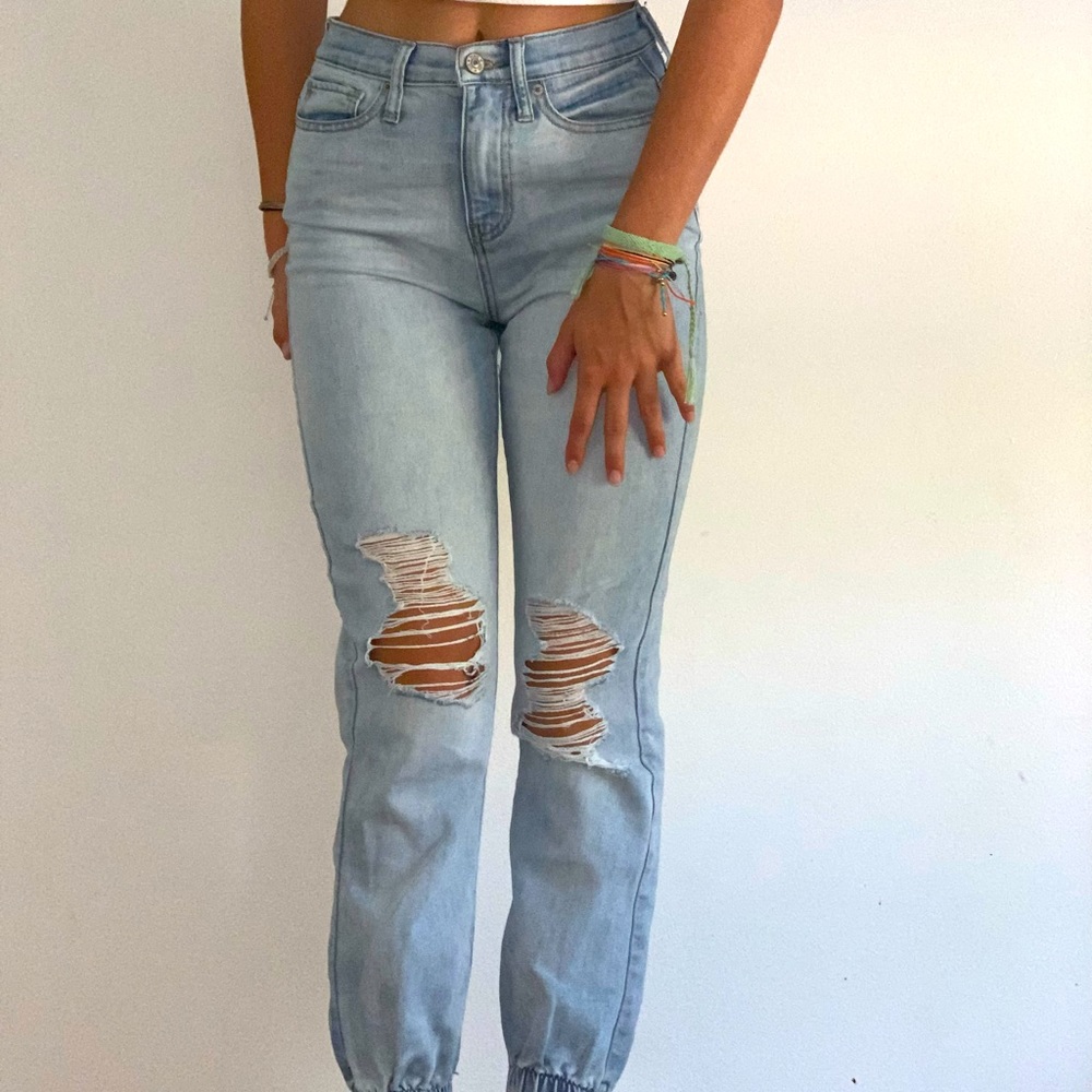 SIZE - medium.   BRAND - BY REWASH